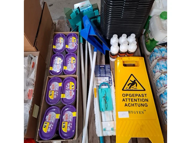 Partij diverse schoonmaak producten en toebehoren o.a. tricel, dreumex, sun - afbeelding 26 van  41