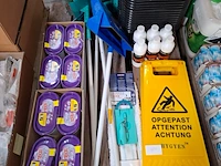Partij diverse schoonmaak producten en toebehoren o.a. tricel, dreumex, sun - afbeelding 26 van  41