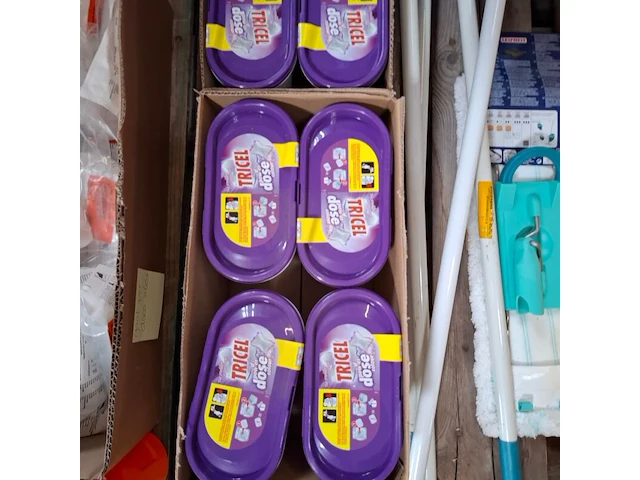 Partij diverse schoonmaak producten en toebehoren o.a. tricel, dreumex, sun - afbeelding 27 van  41