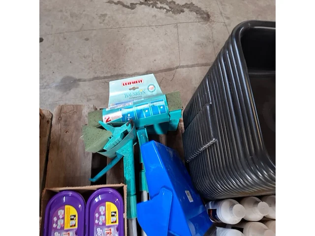 Partij diverse schoonmaak producten en toebehoren o.a. tricel, dreumex, sun - afbeelding 29 van  41