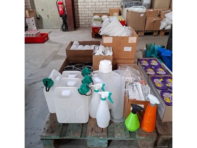 Partij diverse schoonmaak producten en toebehoren o.a. tricel, dreumex, sun - afbeelding 30 van  41