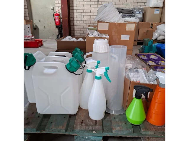 Partij diverse schoonmaak producten en toebehoren o.a. tricel, dreumex, sun - afbeelding 31 van  41