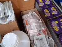 Partij diverse schoonmaak producten en toebehoren o.a. tricel, dreumex, sun - afbeelding 32 van  41