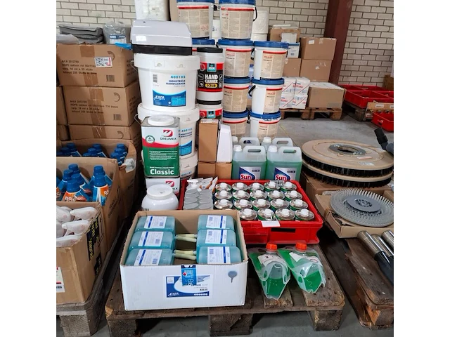 Partij diverse schoonmaak producten en toebehoren o.a. tricel, dreumex, sun - afbeelding 23 van  41