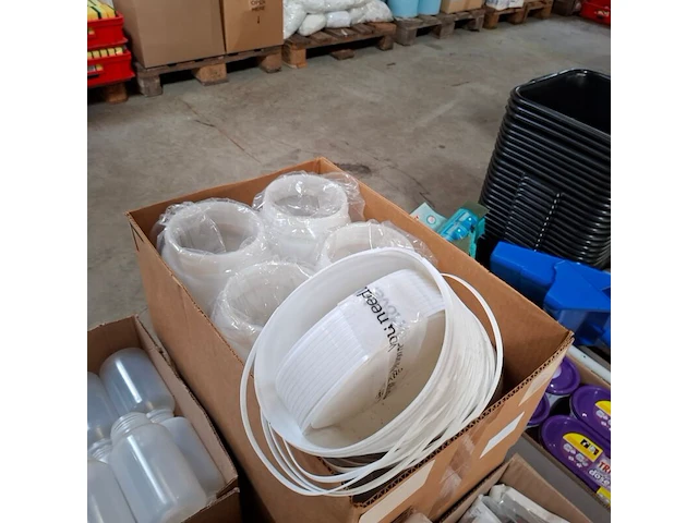 Partij diverse schoonmaak producten en toebehoren o.a. tricel, dreumex, sun - afbeelding 36 van  41