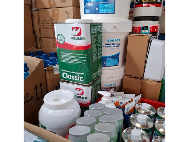 Partij diverse schoonmaak producten en toebehoren o.a. tricel, dreumex, sun - afbeelding 40 van  41