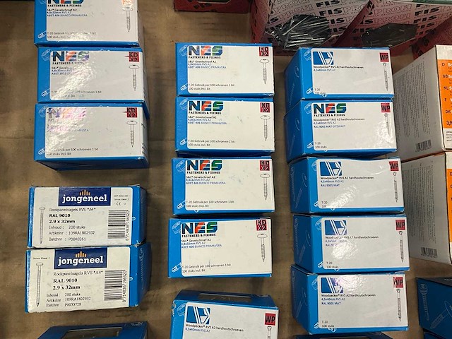 Partij diverse schroeven, draadnagels, slotbouten etc. - afbeelding 8 van  36