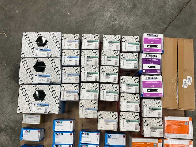 Partij diverse schroeven, draadnagels, slotbouten etc. - afbeelding 27 van  36