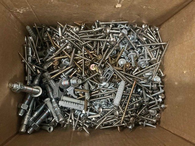 Partij diverse schroeven en bevestigingsmaterialen - afbeelding 1 van  3