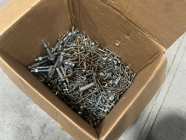 Partij diverse schroeven en bevestigingsmaterialen - afbeelding 2 van  3