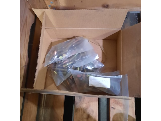 Partij diverse schroeven, o.a. big bolt - afbeelding 6 van  8