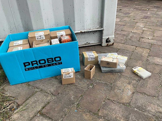 Partij diverse schroeven - afbeelding 1 van  8