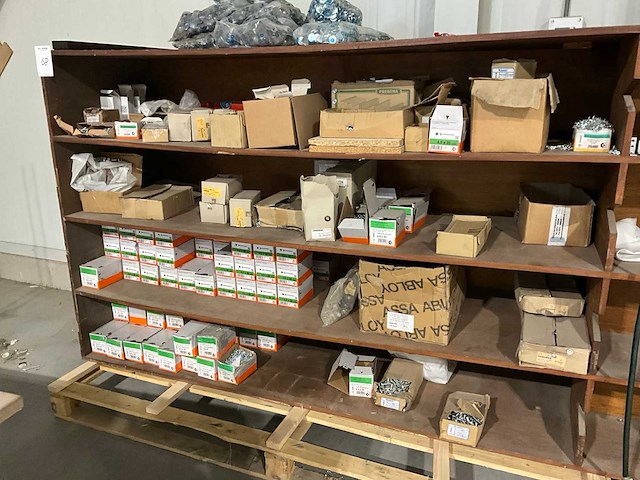 Partij diverse schroeven - afbeelding 1 van  5