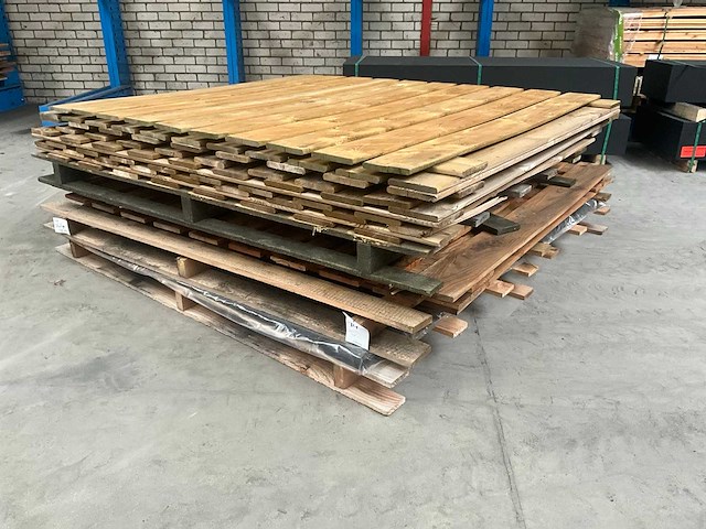 Partij diverse schutting delen - afbeelding 1 van  5