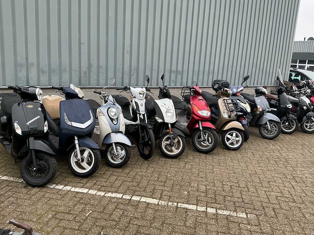 Partij diverse scooter - afbeelding 48 van  49