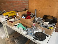 Partij diverse scooteronderdelen - afbeelding 1 van  7