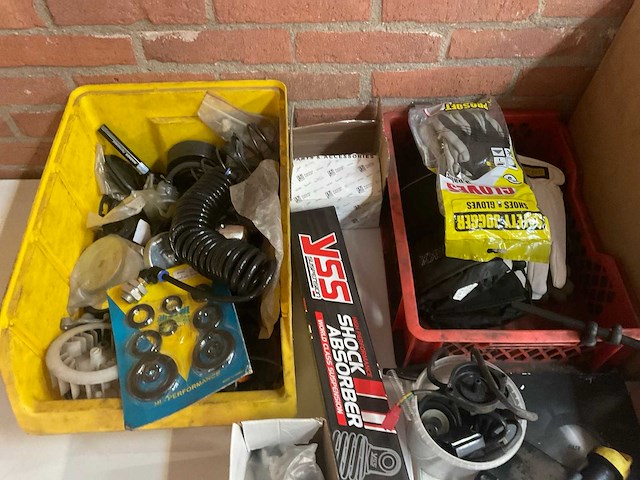 Partij diverse scooteronderdelen - afbeelding 2 van  7