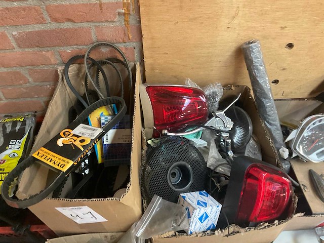 Partij diverse scooteronderdelen - afbeelding 4 van  7
