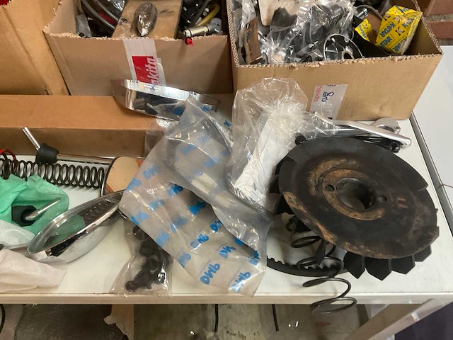 Partij diverse scooteronderdelen - afbeelding 6 van  7