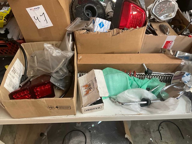 Partij diverse scooteronderdelen - afbeelding 7 van  7