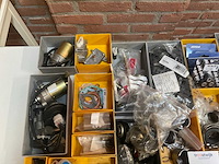Partij diverse scooteronderdelen - afbeelding 1 van  3