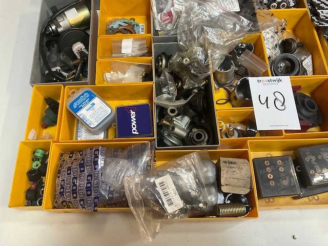 Partij diverse scooteronderdelen - afbeelding 2 van  3