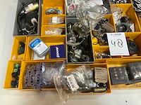 Partij diverse scooteronderdelen - afbeelding 2 van  3