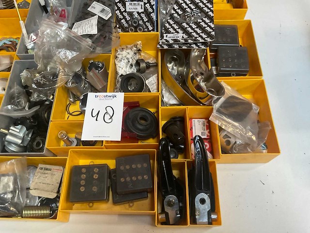 Partij diverse scooteronderdelen - afbeelding 3 van  3