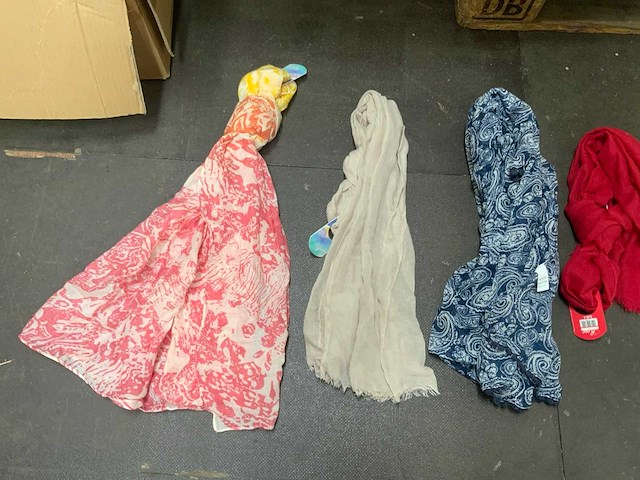 Partij diverse shawls - afbeelding 8 van  14