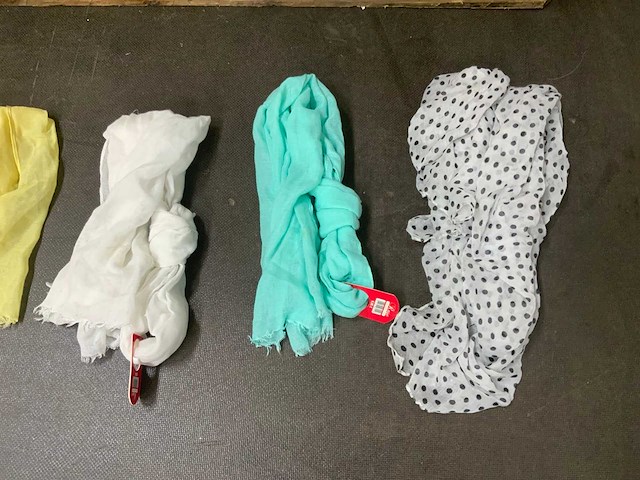 Partij diverse shawls - afbeelding 10 van  14