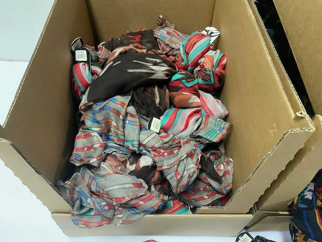 Partij diverse sjaals - afbeelding 4 van  8