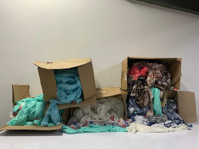 Partij diverse sjaals - afbeelding 1 van  2