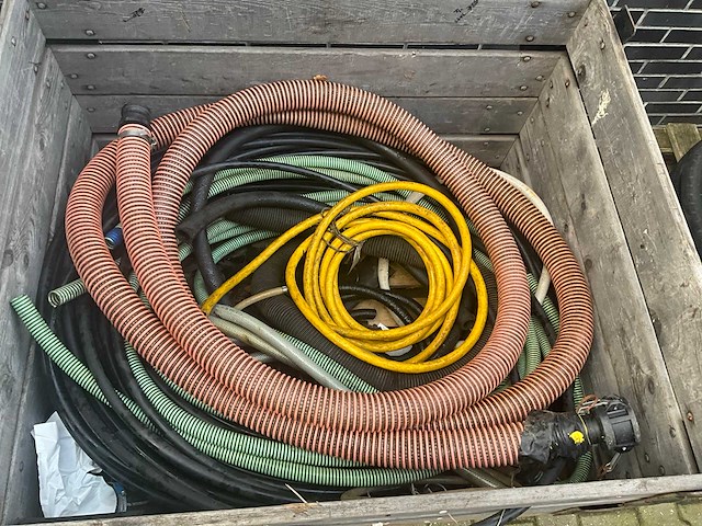 Partij diverse slangen - afbeelding 1 van  2