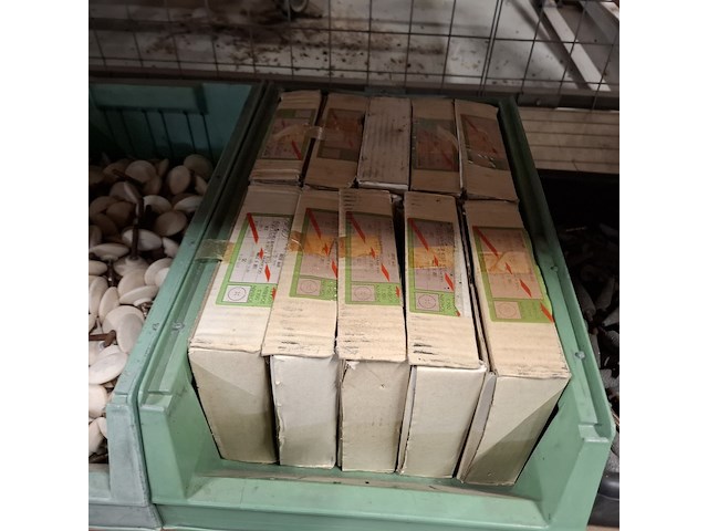 Partij diverse slijp en schuur materialen in 23x stapelbak - afbeelding 3 van  31
