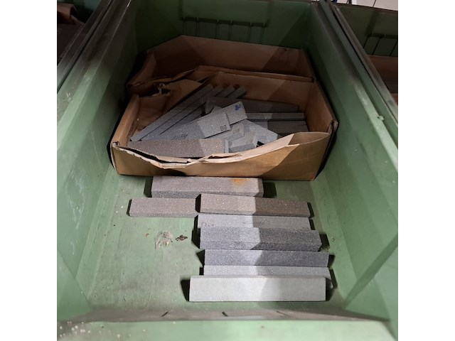 Partij diverse slijp en schuur materialen in 23x stapelbak - afbeelding 9 van  31
