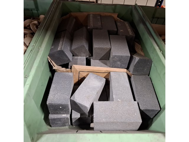 Partij diverse slijp en schuur materialen in 23x stapelbak - afbeelding 10 van  31