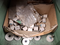 Partij diverse slijp en schuur materialen in 23x stapelbak - afbeelding 30 van  31