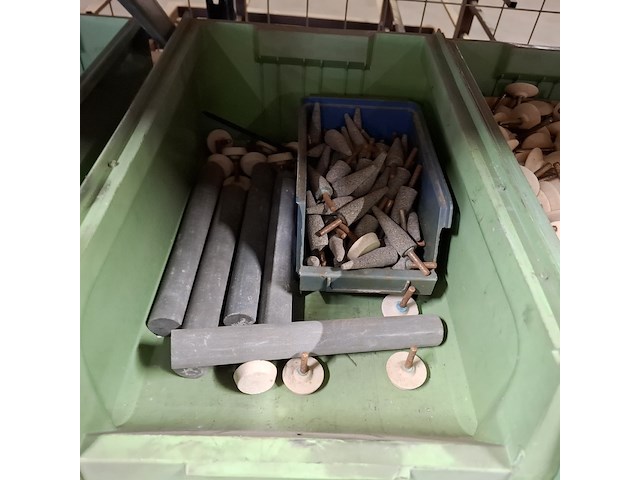 Partij diverse slijp en schuur materialen in 23x stapelbak - afbeelding 13 van  31
