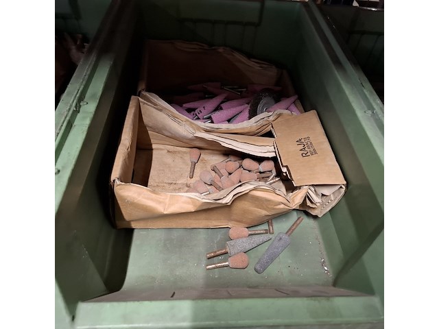 Partij diverse slijp en schuur materialen in 23x stapelbak - afbeelding 19 van  31
