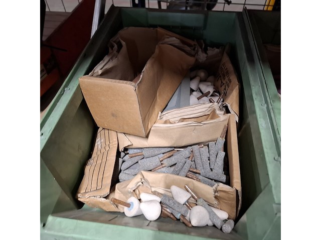 Partij diverse slijp en schuur materialen in 23x stapelbak - afbeelding 20 van  31