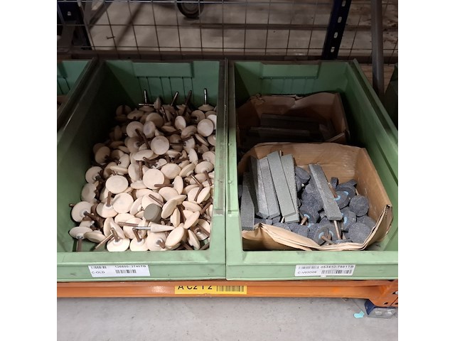 Partij diverse slijp en schuur materialen in 23x stapelbak - afbeelding 27 van  31