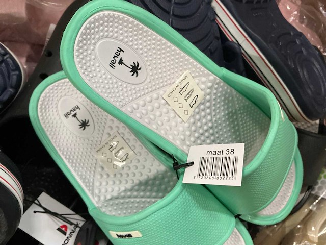Partij diverse slippers o.a donnay/hawaii/etc (81x) - afbeelding 2 van  11