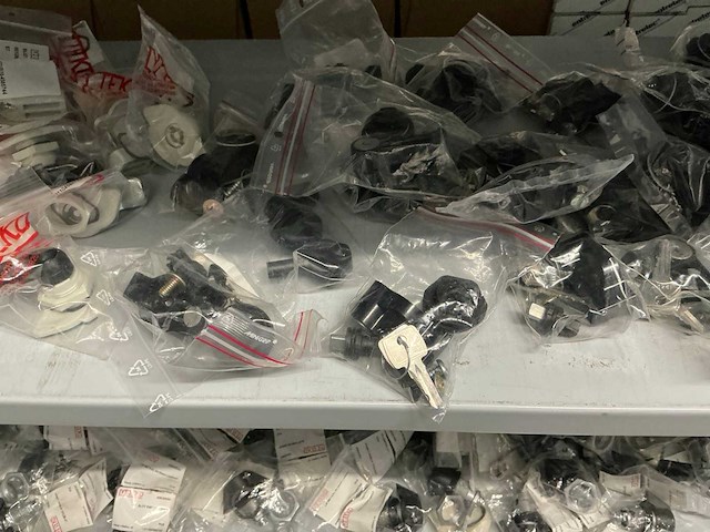 Partij diverse sloten&sleutels (670x) - afbeelding 3 van  24