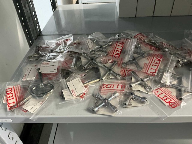 Partij diverse sloten&sleutels (670x) - afbeelding 17 van  24