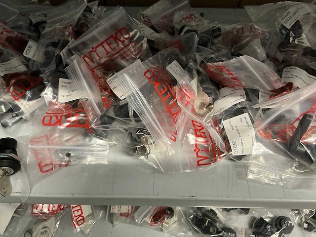 Partij diverse sloten&sleutels (670x) - afbeelding 22 van  24