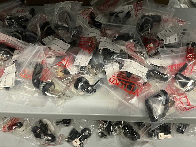 Partij diverse sloten&sleutels (670x) - afbeelding 23 van  24