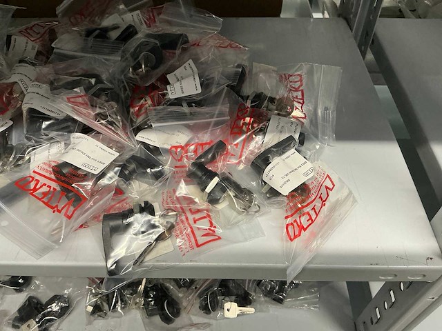 Partij diverse sloten&sleutels (670x) - afbeelding 24 van  24