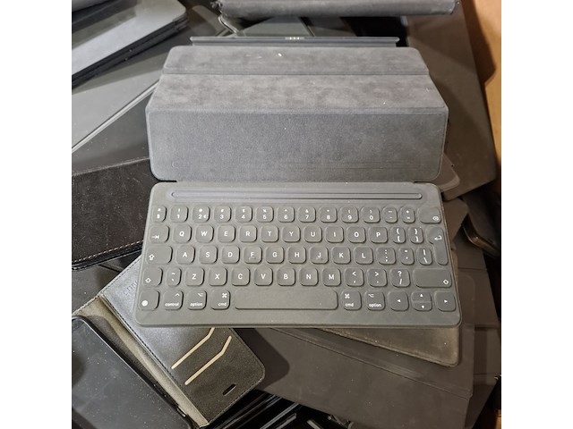 Partij diverse smartphone en tablethoesjes - afbeelding 3 van  15