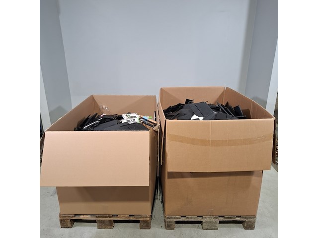 Partij diverse smartphone en tablethoesjes - afbeelding 1 van  15