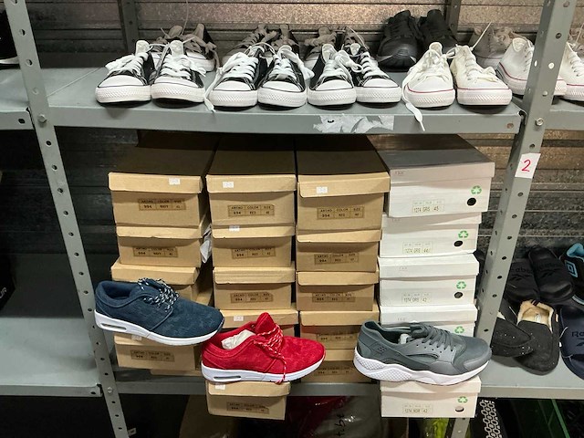 Partij diverse sneakers (36x) - afbeelding 1 van  9